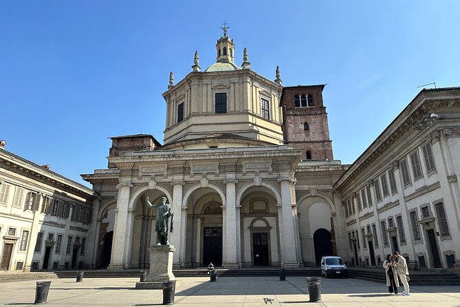 Eating Milan Street Food Tour with Guided Tasting and Sightseeing - Piazza Mercanti is a quieter history lesson