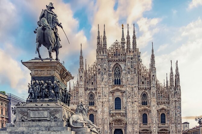Elevated Ecstasy: Duomo Discovery & Rooftop Marvels! - Inside the cathedral: six centuries in one hour