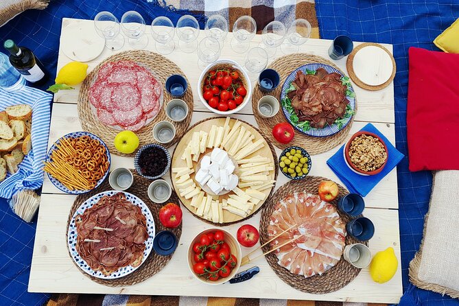 Exclusive Picnic in the Foothills of the Alps with the Lake Views - Who should book this experience
