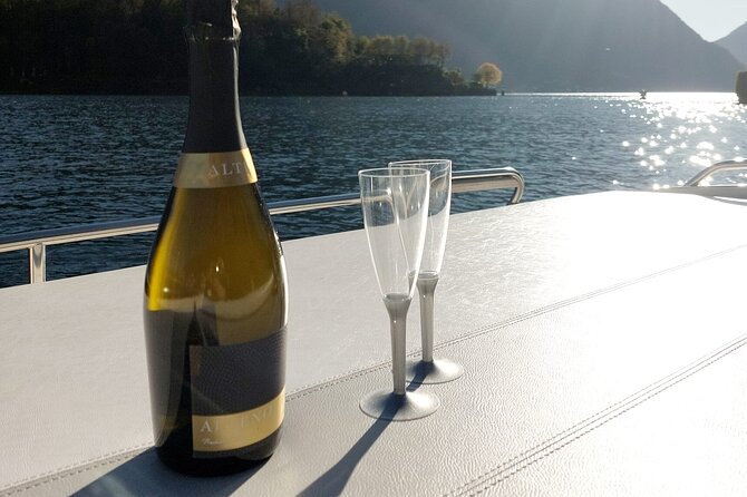 Exclusive Private Guided Boat Tour on Lake Como 1H - 4H - Villa Olmo and the noble-villa shoreline