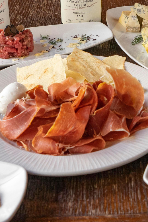 Food and Wine Experience - A small group that keeps the meal personal
