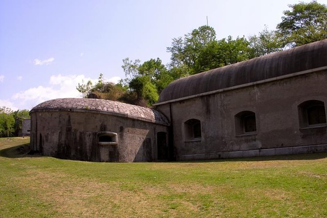 Forte Montecchio Nord Entrance Ticket - The guns are the main attraction