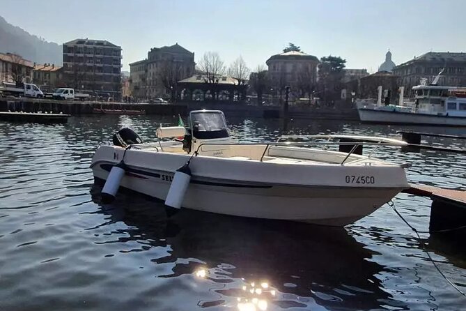 From 1H to 4H License Free Boat Rental 40cv Lake Como - What the 40cv boat feels like on the water