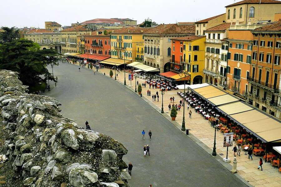 From Lake Garda: Verona Arena Opera Ticket with Transfer - Walking into Verona’s historic center