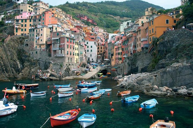 From Milan: Cinque Terre Guided Full-Day Trip With Cruise - The 90-minute boat ride toward La Spezia