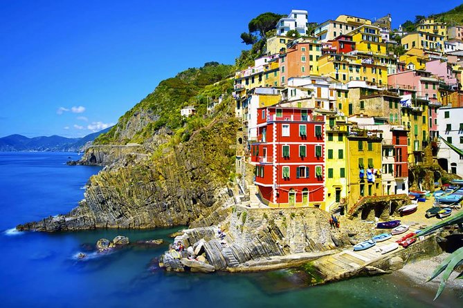 From Milan: Cinque Terre Guided Full-Day Trip With Cruise - How the guides and group size affect the day