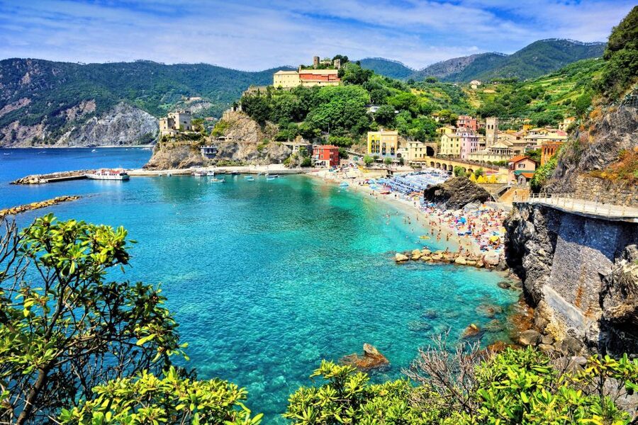 From Milan: Cinque Terre with Portovenere and Boat Cruise - Who should book this outing