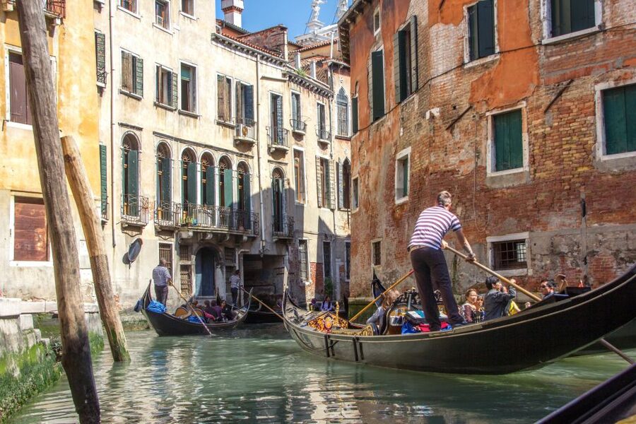 From Milan: Day Trip to Venice with Guided City Tour - Meeting the bus in central Milan