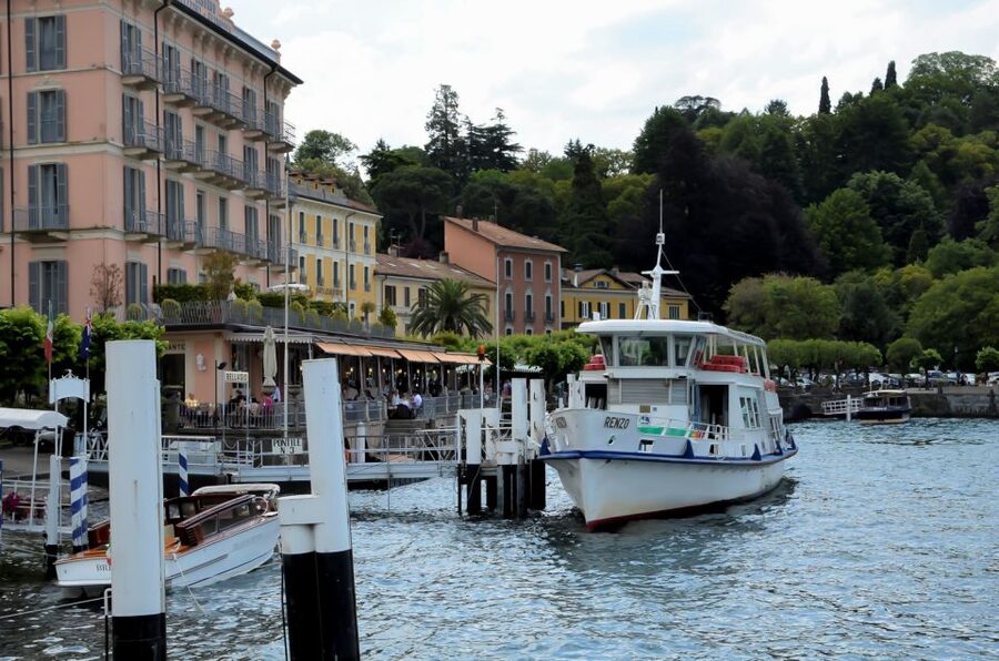 From Milan: Lake Como Cruise with Visits to Como & Bellagio - Guides, languages, and group management