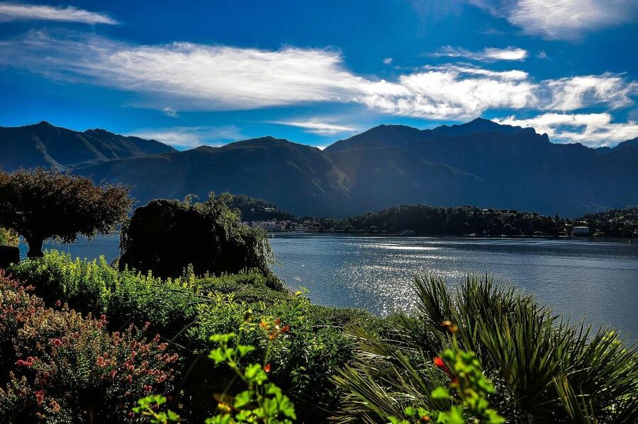 From Milan: Lake Como Day Trip Bellagio and Villa Carlotta - The train to Varenna