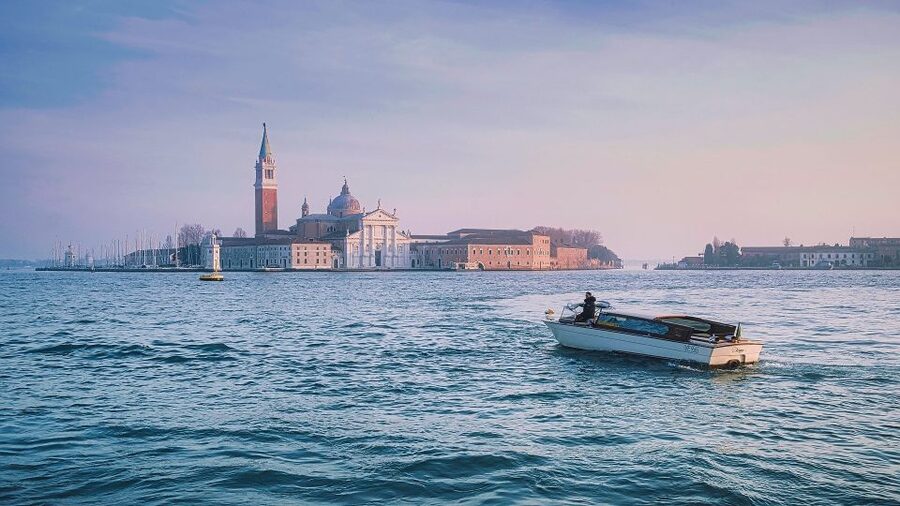 From Milan: Venice and Verona Full-Day Tour by Train - The train from Verona to Venice