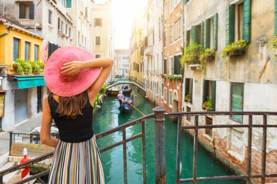 From Milan: Venice and Verona Full-Day Tour by Train - Meeting your guide at Milan Central Station