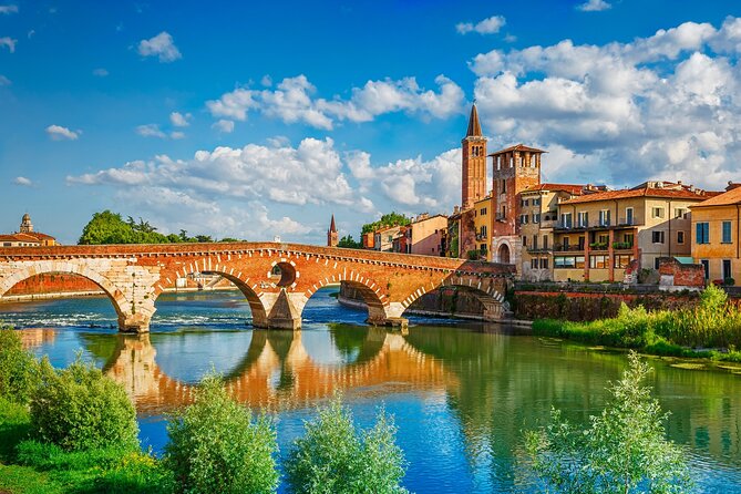 From Milan: Verona, Sirmione and Lake Garda Tour with Boat Cruise - What the guide adds to a packed schedule