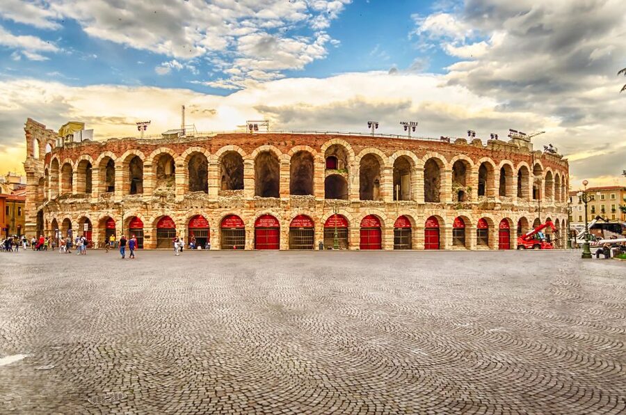 From Milan: Verona, Sirmione and Lake Garda with Boat Cruise - Verona in three hours