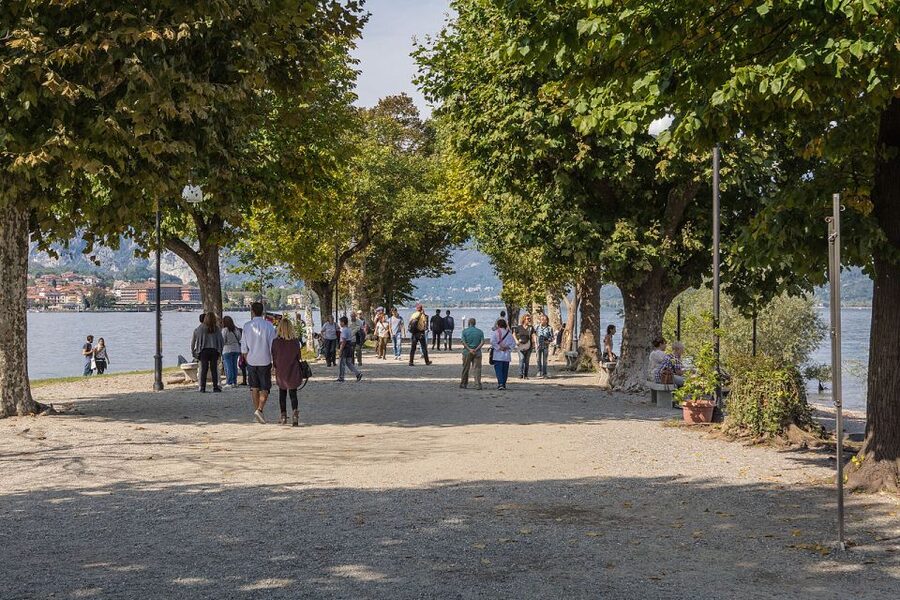 From Stresa: Isola Pescatori Hop-on Hop-off Boat Tour - Choosing between a quick stop and a long lunch