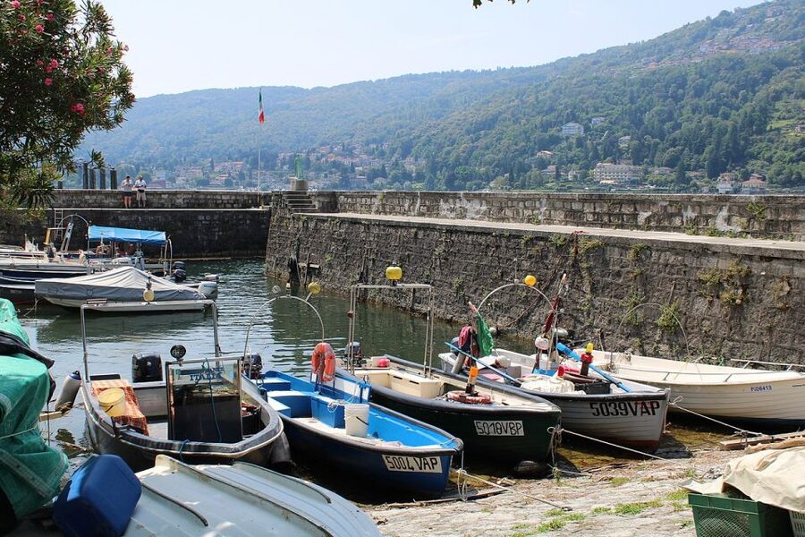 From Stresa: Isola Pescatori Hop-on Hop-off Boat Tour - Private boat service for a more personal day