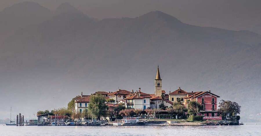 From Stresa: Isola Pescatori Hop-on Hop-off Boat Tour - Isola Pescatori, a village built around the lake