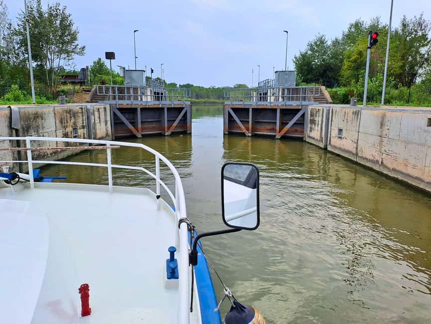 From the magic of the lakes to the ingenuity of Leonardo: sailing through waters and locks - Vallazza and the Mincio Natural Park