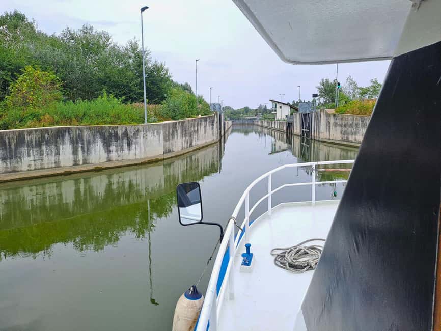 From the magic of the lakes to the ingenuity of Leonardo: sailing through waters and locks - Is $20 a fair price for 105 minutes?