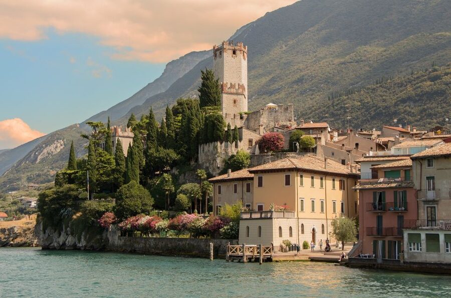Full-Day Lake Garda Tour: Bus & Public Boat with Guide - Why this is a smart way to see Lake Garda