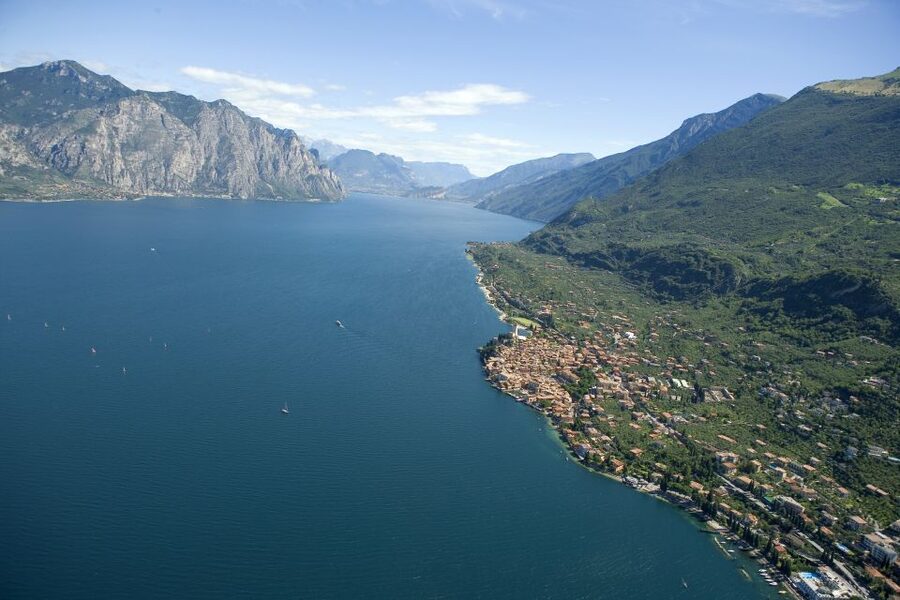 Full-Day Lake Garda Tour: Bus & Public Boat with Guide - What the boat ride adds to the day