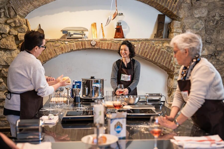 Garda: Cooking Class with Dessert - What happens during the three hours in Garda