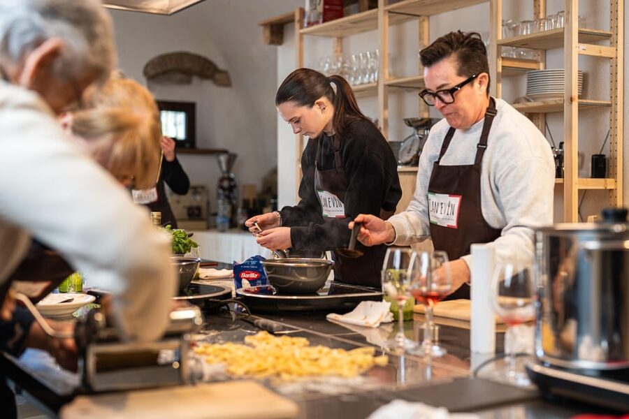 Garda: Cooking Class with Dessert - Why the apron and recipe book matter