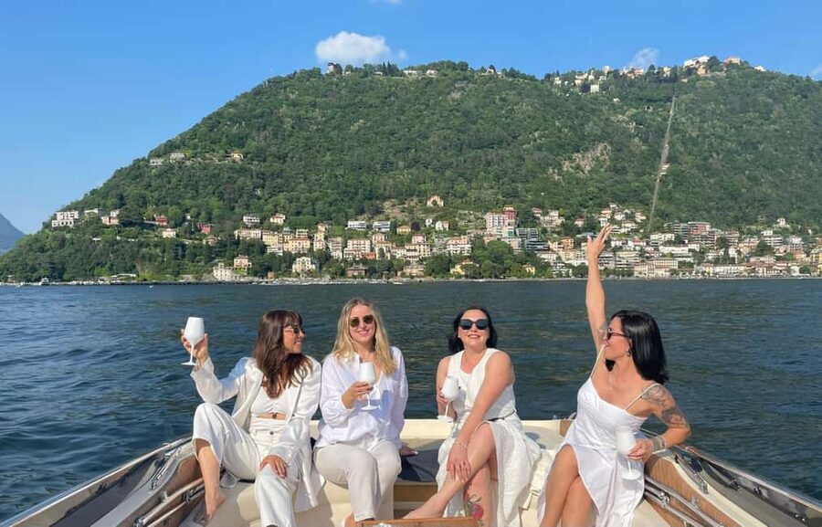 Grand Tour, on luxury speedboat at Lake Como - Boarding in Como and settling onto the boat
