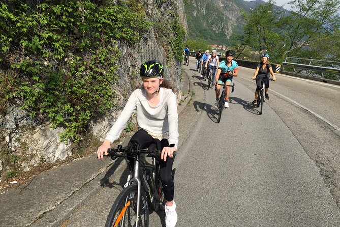 Group Bike Tour: Onno & Ghisallino (E-bikes and Road bikes) - The guides and the pace of the group