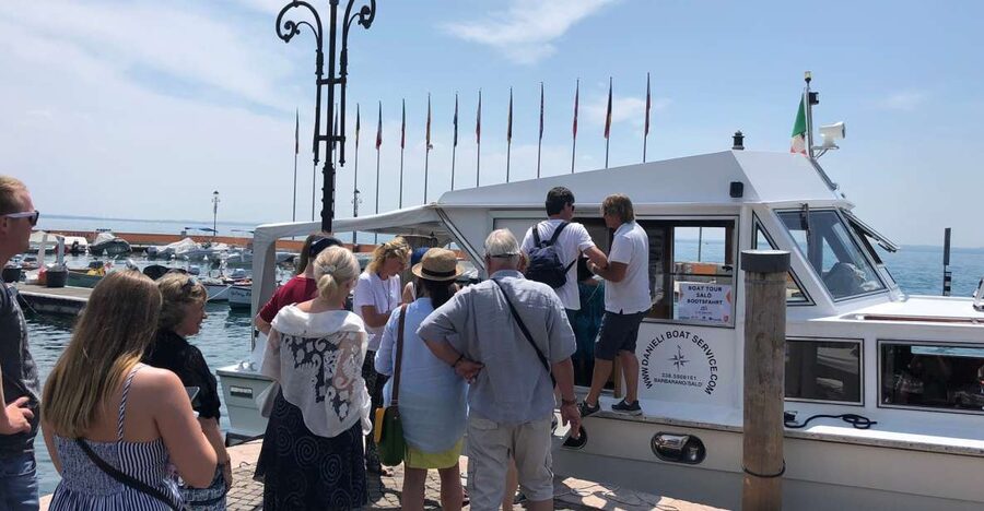 Guided Boat Cruise to Sirmione from Garda/Bardolino - The return route past Villa Canossa and Punta San Vigilio