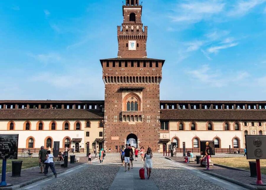 Guided Tour: Discover Sforza Castle and Michelangelo's Art - Following Leonardo Through Milan