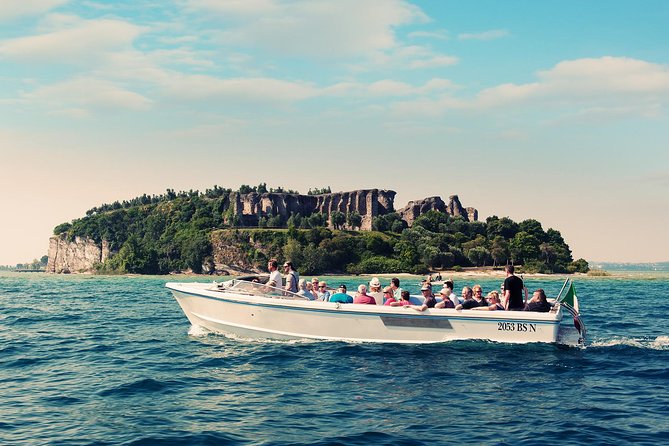 Guided tour in Sirmione with motorboat tour - Walking Through Centro Storico Sirmione