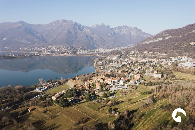 Horseback riding for experts between the lake and the mountains - Martina, Riccardo, and the character of the ride