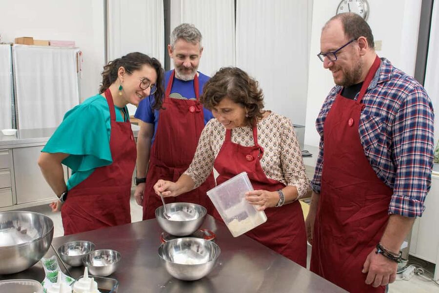 International aperitif + cooking class in Italian - What happens in the 2.5 hours