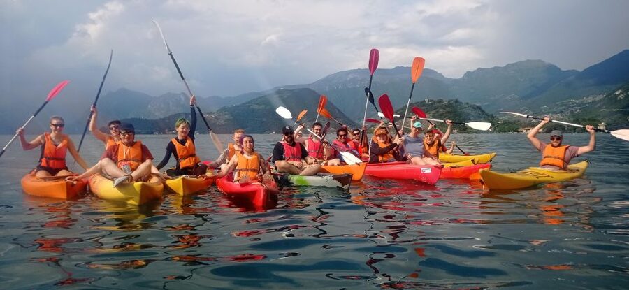 Iseo Lake: rental of kayaks in Pilzone di Iseo - The paddle toward Monte Isola