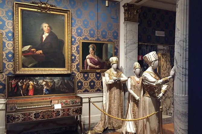 La Scala Theatre and Museum guided experience - What the small group and headphones mean