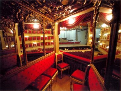 La Scala Theatre and Museum Tour in Milan With Private Guide