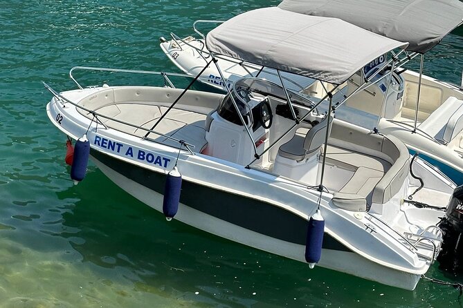 Lake Como: 2 Hours Boat Rent Without License - Taking the wheel on Lake Como