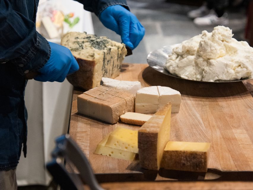 Lake Como: Cheese Factory Tour and Tasting in Valsassina - Tasting eight cheeses with the Mastro Casaro