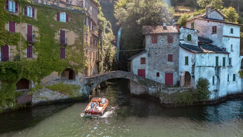 Lake Como: Classic Boat Private Tour - Villa Balbianello from the lake
