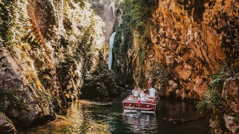 Lake Como: Classic Boat Private Tour - Bellagio from the water