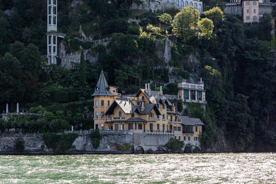 Lake Como: Exclusive Boat Tour - Villa Fontanelle and the Versace connection