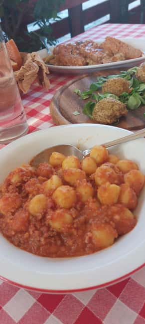 Lake Como: Food Walking Tour - How much food do you receive?