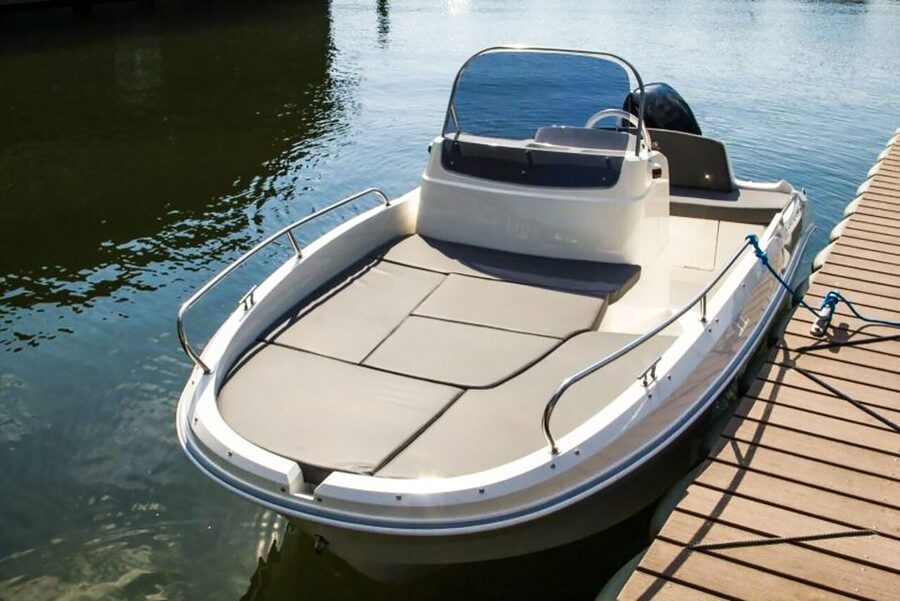 Lake Como: Motor Boat Rental - The real price: $226.57 plus fuel