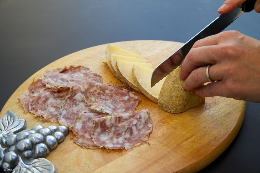 Lake Garda: Vineyard Tour and 6 wine Tasting - Bardolino brings a light local red