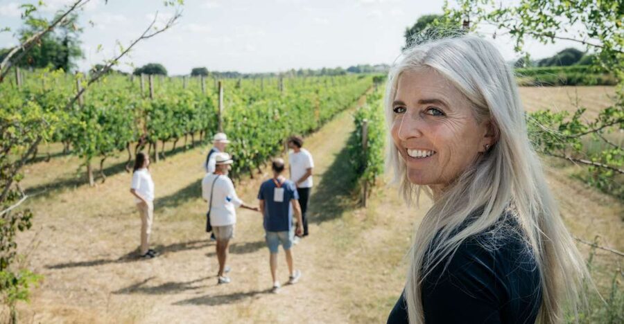 Lake Garda: Vineyard Tour and 6 wine Tasting - Walking the vines with Giovanna