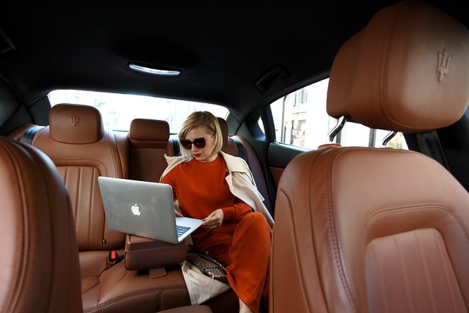 LINATE - MILANO airport transfer with private Luxury Car - Leaving Linate Airport with a named driver