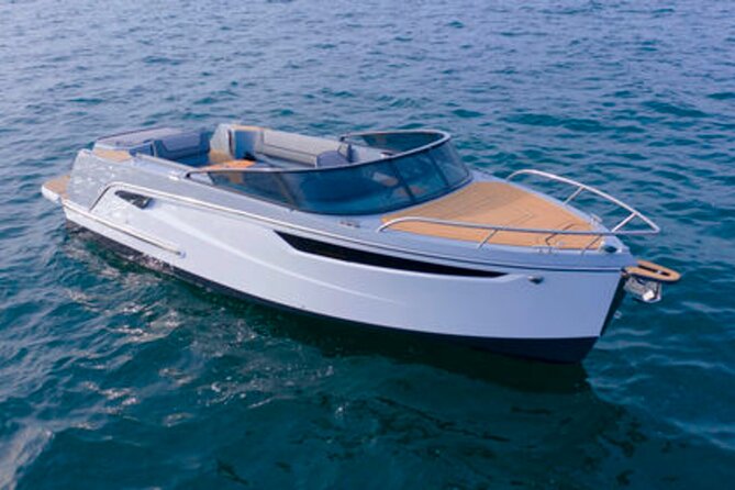 Luxury Sunset Lake Como 1h or experience with enchanting view - Captain, stories, music, and wine
