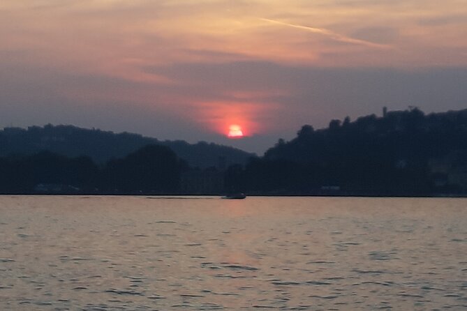 Luxury Sunset Lake Como 1h or experience with enchanting view - Meeting the boat at Lungo Lario Trieste