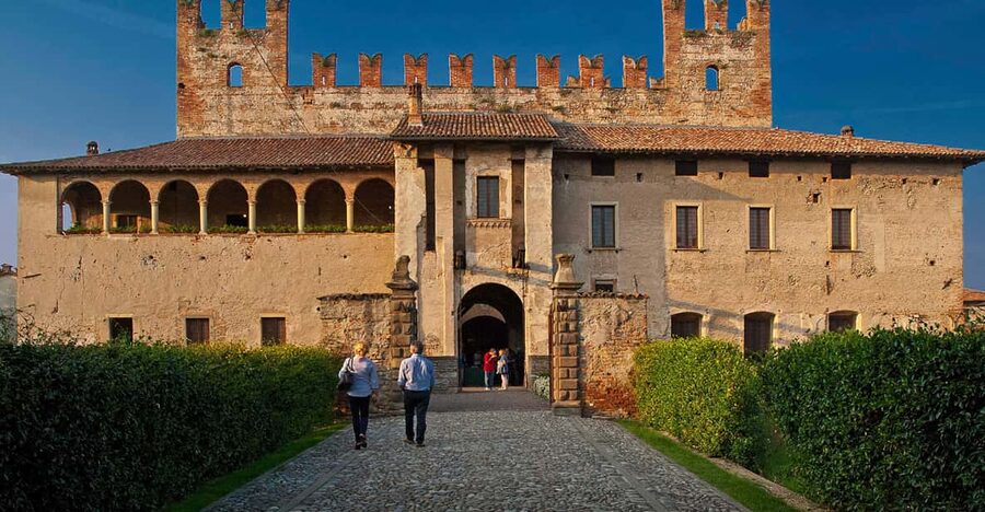 Malpaga Castle guided tour - The frescoed rooms from 1400 to 1600